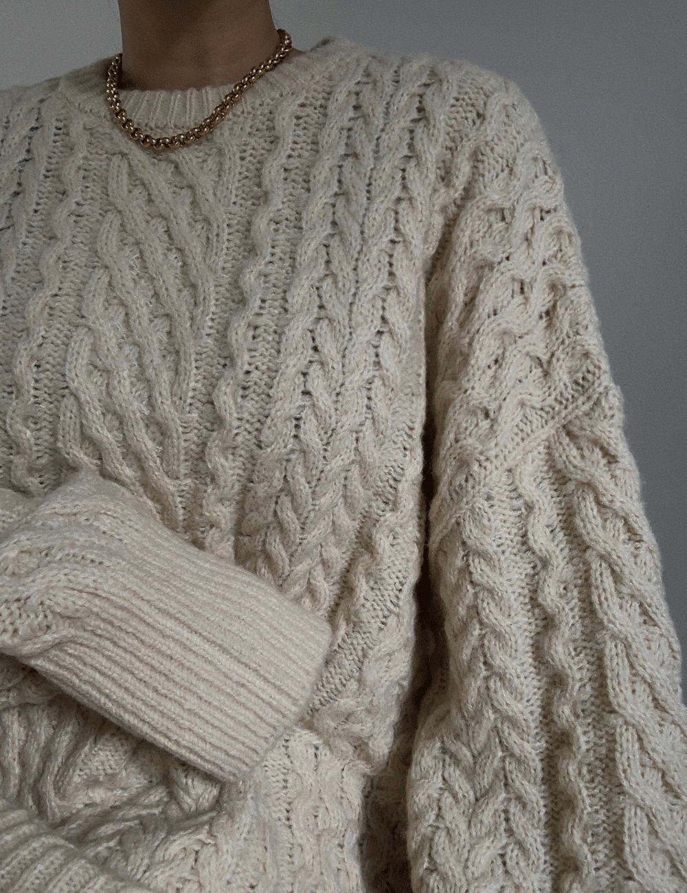 round loosefit long cable knit